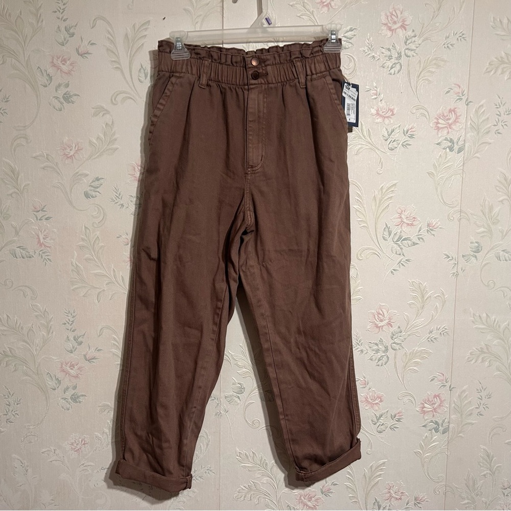 29. Women pants high rise